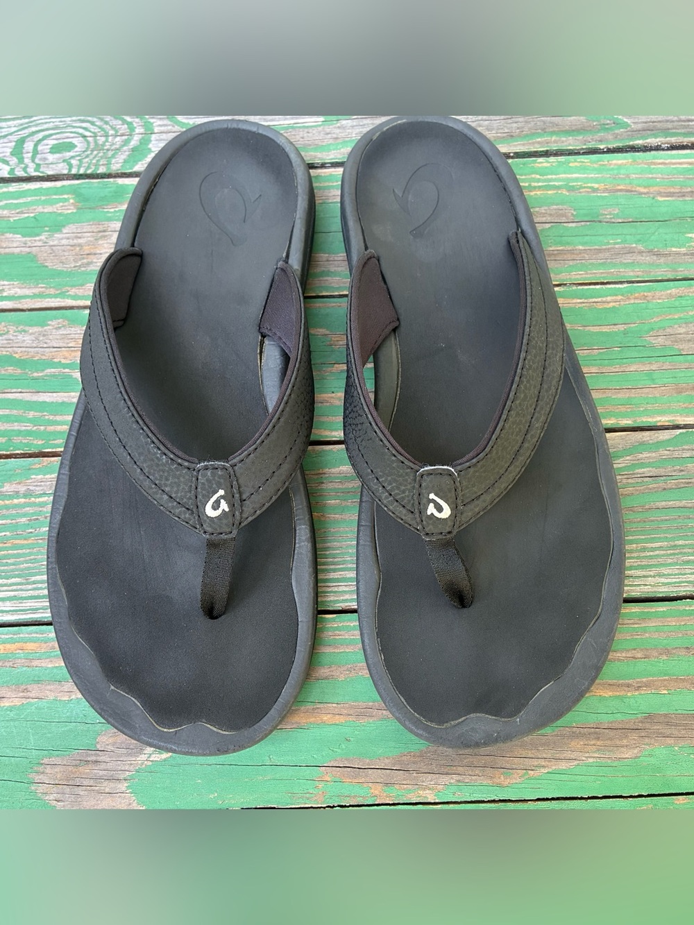 OluKai OHANA Womens Size 9 Slip On Thong Sandals Black Flip Flop Beach Casual